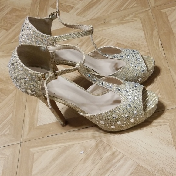 Heels - Picture 5 of 7